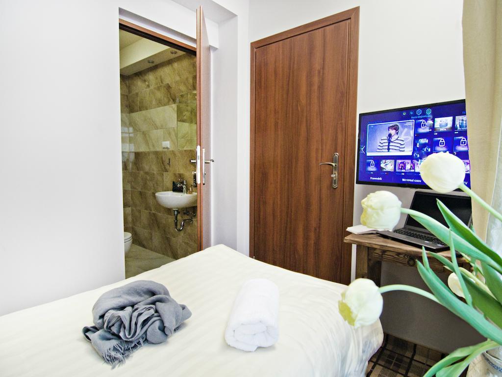 Five Stars Bed&Breakfast Wroclaw Bilik gambar